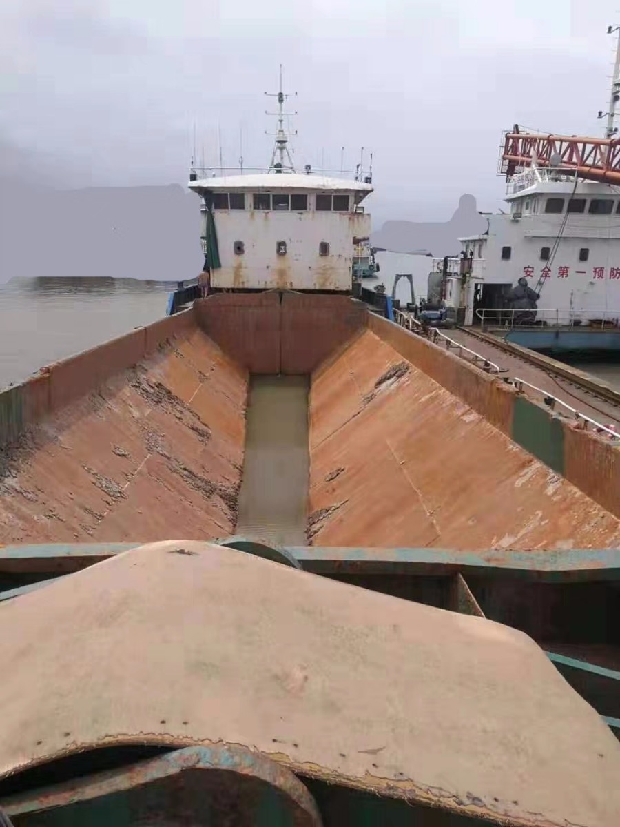  船舶交易网·www.86agency.com 南通运维处货船·散货船船舶交易网 找船,找货网,船舶寄售,船舶求购发布,开具船舶交易发票二手船舶信息2005年造550方沿海开体泥驳货船·散货船船舶交易网 找船,找货网,船舶寄售,船舶求购发布,开具船舶交易发票 